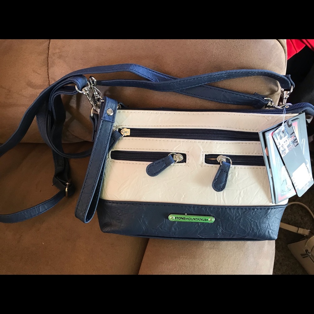 STONE MOUNTAIN Navy & Cream Purse - NWT